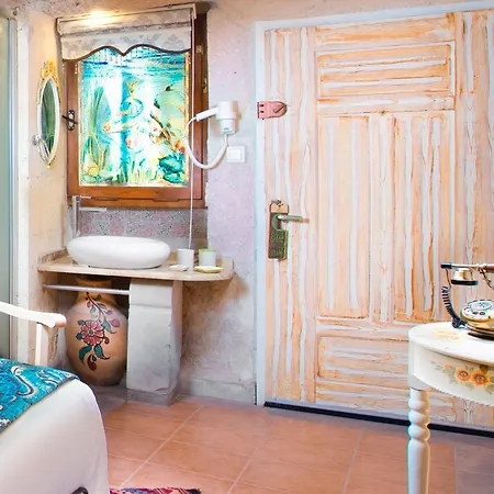 Cappadocia Fairy Chimneys Selfie Cave - Special Class Uchisar