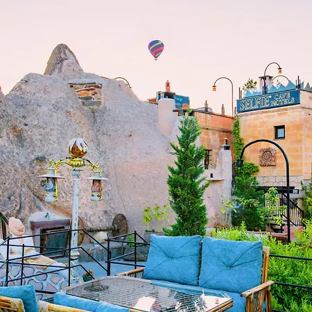 Cappadocia Fairy Chimneys Selfie Cave - Balloon View Experience 5* 우치사르