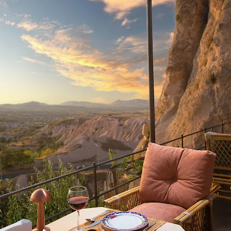 فندق Cappadocia Fairy Chimneys Selfie Cave - Balloon View Experience أُتْشيسار